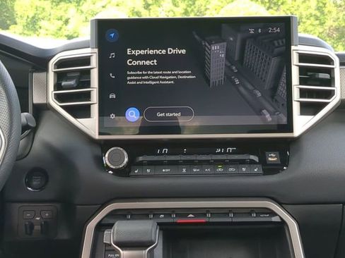 Used 2025 Toyota Tundra Limited AWD/4WD image 18