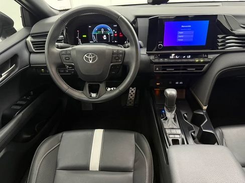 Used 2025 Toyota Camry SE FWD image 32