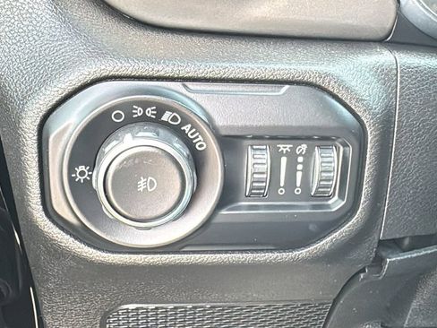 Used 2020 Jeep Wrangler Unlimited Sahara AWD/4WD image 23