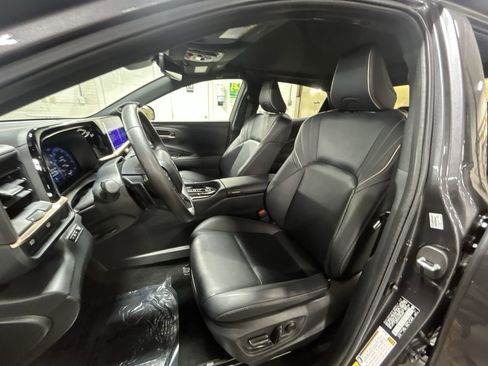 Used 2024 Toyota Crown Platinum image 21