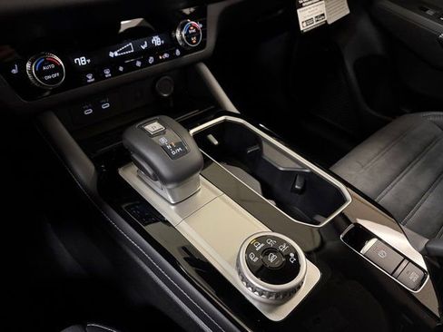 New 2026 Mitsubishi Outlander SE image 18