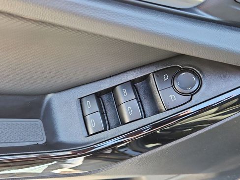 Used 2025 Chevrolet Equinox LT FWD image 23