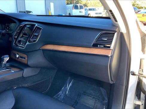 Used 2021 Volvo XC90 T6 Momentum w/ Advanced Package image 18