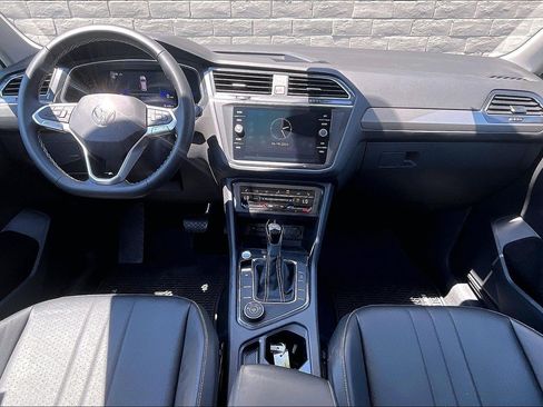 Certified 2022 Volkswagen Tiguan SE w/ Panoramic Sunroof Package AWD/4WD image 15