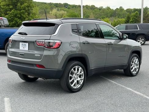 Used 2023 Jeep Compass Latitude AWD/4WD image 9