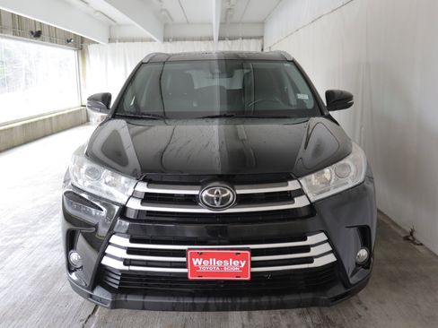 Used 2017 Toyota Highlander XLE AWD/4WD image 4