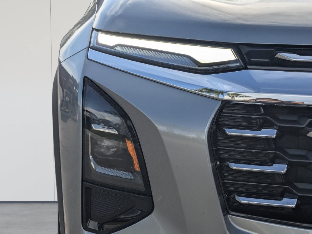 Used 2025 Chevrolet Equinox LT AWD/4WD image 9