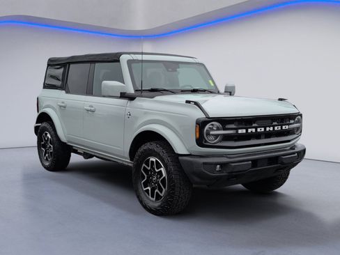 Used 2022 Ford Bronco Outer Banks image 9