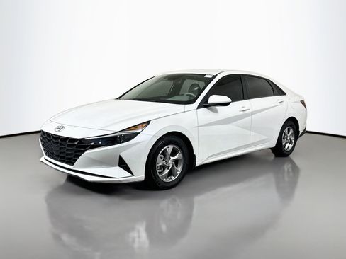Used 2022 Hyundai Elantra SE FWD image 4