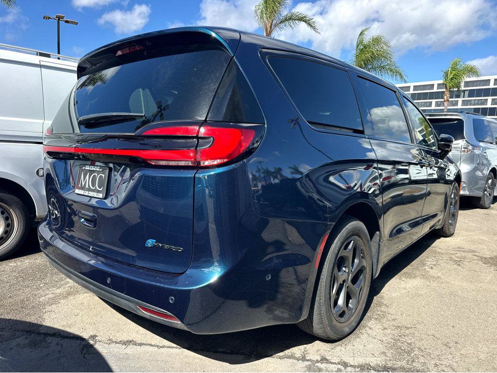 Used 2023 Chrysler Pacifica Limited w/ Uconnect Theater Family Group FWD image 6