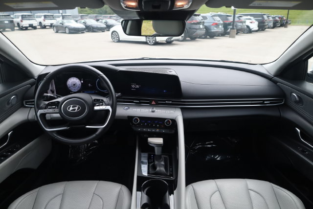 Used 2025 Hyundai Elantra Limited FWD image 10