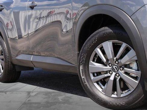 Used 2025 Nissan Pathfinder SV w/ SV Premium Package FWD image 3