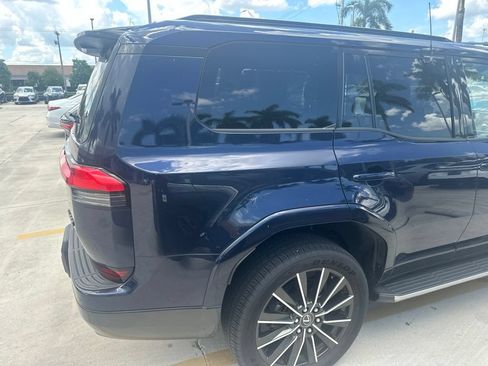 Used 2025 Lexus GX 550 w/ Cold Area Package AWD/4WD image 7