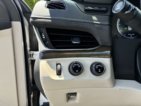 Used 2019 Cadillac Escalade ESV Premium Luxury AWD/4WD image 30