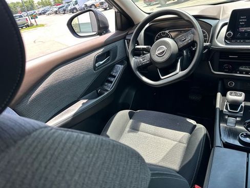 Used 2023 Nissan Rogue SV image 18