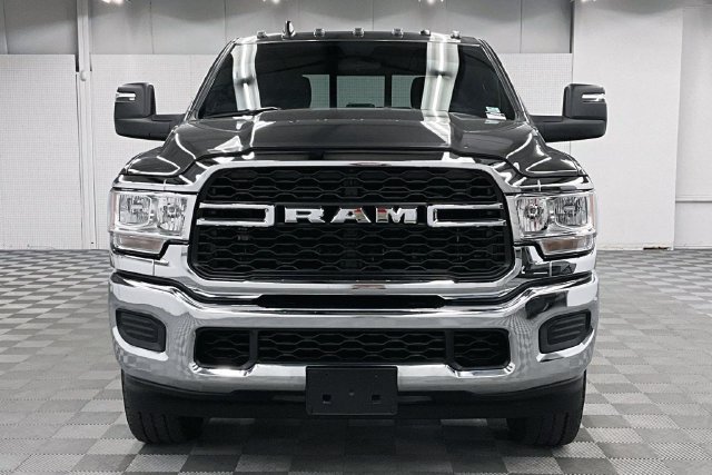 Used 2024 RAM 2500 Tradesman w/ Chrome Appearance Group AWD/4WD image 4