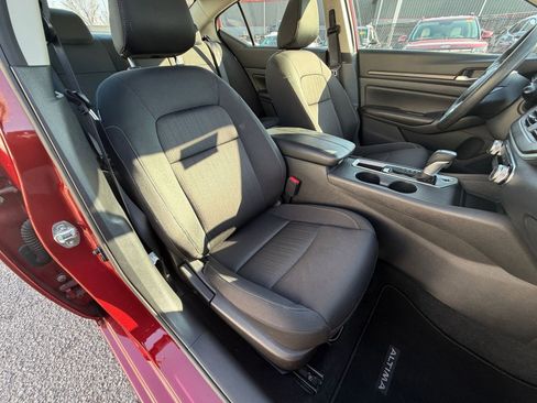 Used 2025 Nissan Altima 2.5 SV image 38