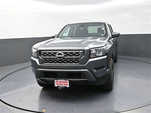 Used 2024 Nissan Frontier SV image 2