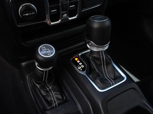 Used 2023 Jeep Gladiator Overland AWD/4WD image 41