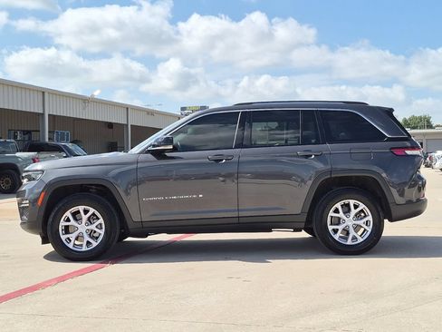 Used 2022 Jeep Grand Cherokee Limited AWD/4WD image 3
