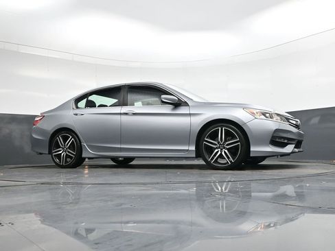 Used 2017 Honda Accord Sport image 33