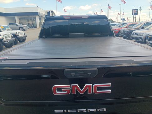 Used 2022 GMC Sierra 1500 AT4 w/ AT4 Preferred Package AWD/4WD image 17