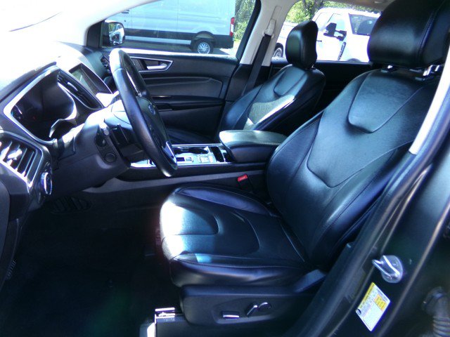 Used 2019 Ford Edge Titanium w/ Equipment Group 301A AWD/4WD image 13