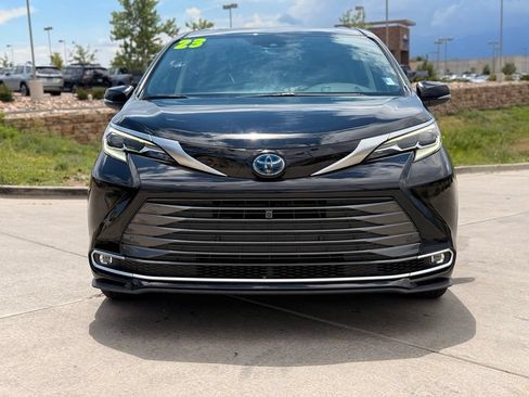 Used 2023 Toyota Sienna Platinum AWD/4WD image 7