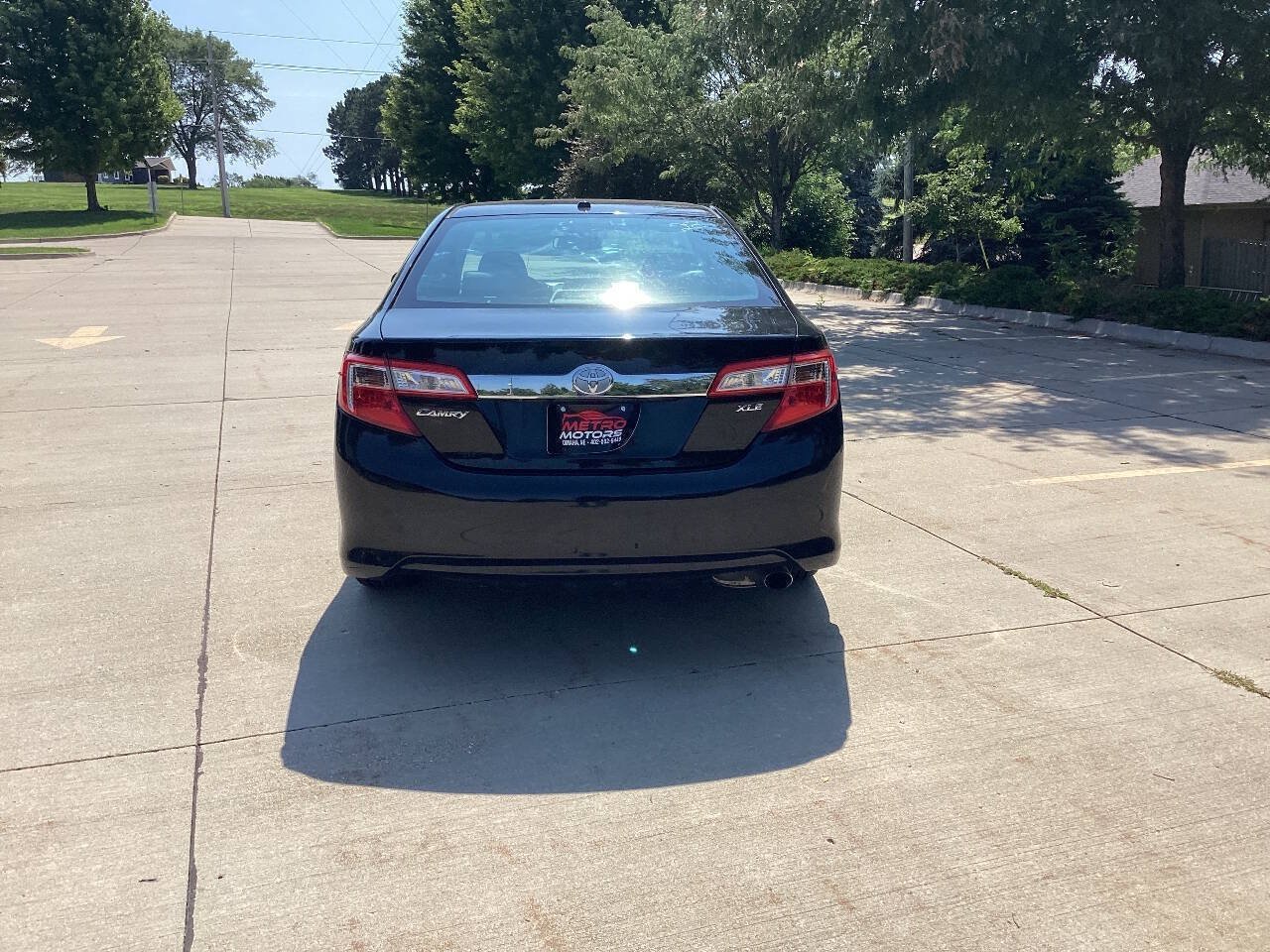 Used 2014 Toyota Camry XLE w/ Leather Package FWD image 4