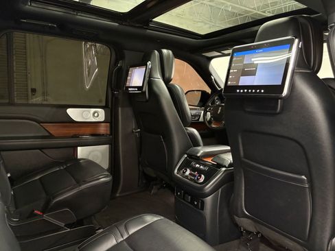 Used 2019 Lincoln Navigator Reserve AWD/4WD image 15