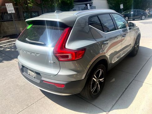 Used 2025 Volvo XC40 B5 Core image 4