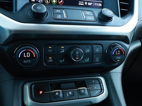 Used 2021 GMC Acadia SLE FWD image 18