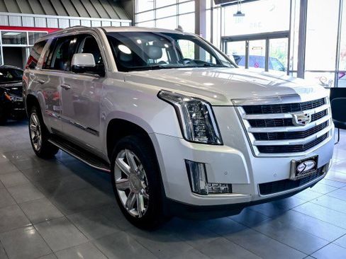 Used 2016 Cadillac Escalade Luxury AWD/4WD image 3