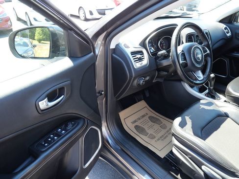 Used 2020 Jeep Compass Latitude AWD/4WD image 10