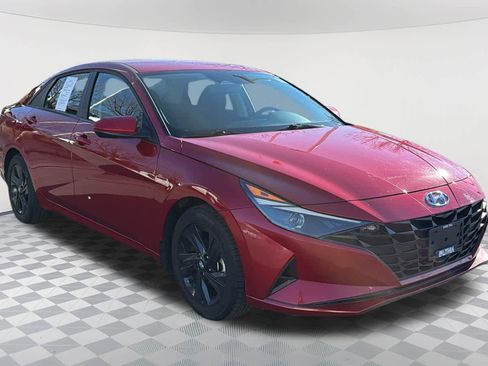 Used 2023 Hyundai Elantra SEL image 3