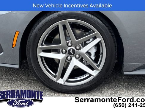 Used 2025 Ford Mustang Coupe RWD image 26
