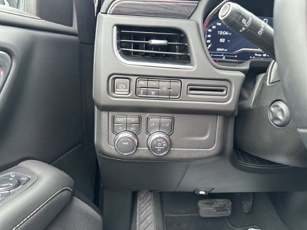 Certified 2024 GMC Yukon XL SLT w/ SLT Luxury Package AWD/4WD image 18