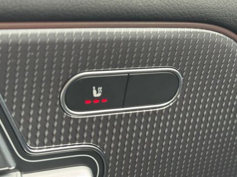 Used 2022 Mercedes-Benz GLB 250 4MATIC image 4