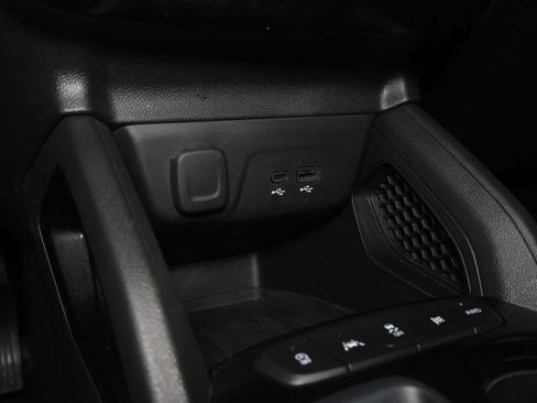 Used 2025 Chevrolet TrailBlazer LT AWD/4WD image 28