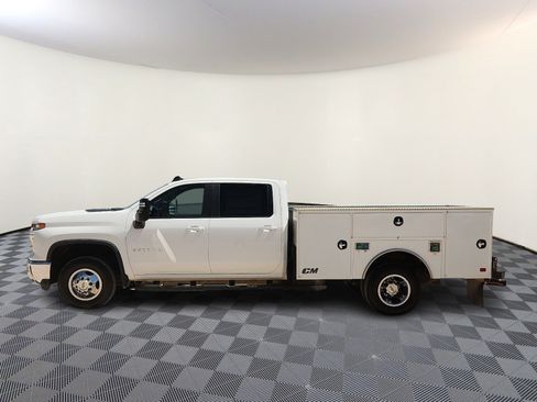 Used 2024 Chevrolet Silverado 3500 LT w/ Convenience Package AWD/4WD image 2