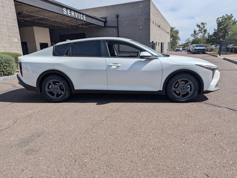 New 2026 Kia K4 FWD image 2