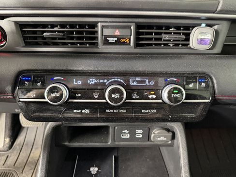 Used 2025 Honda Pilot Black Edition image 23