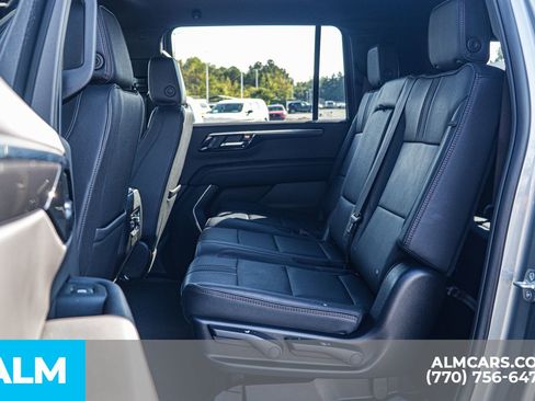 Used 2025 Chevrolet Suburban RST image 22