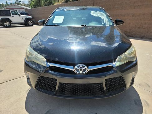 Used 2017 Toyota Camry SE w/ Moonroof Package FWD image 2