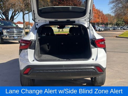 Used 2024 Chevrolet Trax RS w/ Sunroof Package image 13