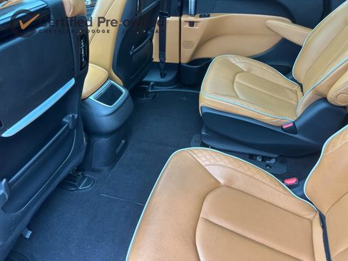 Used 2023 Chrysler Pacifica Pinnacle FWD image 13
