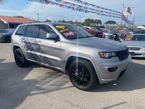 Used 2018 Jeep Grand Cherokee Altitude image 5