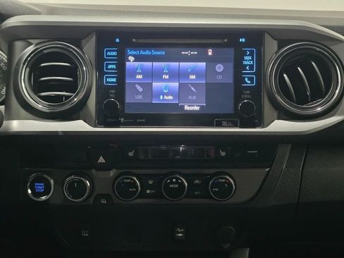 Used 2016 Toyota Tacoma TRD Sport image 14
