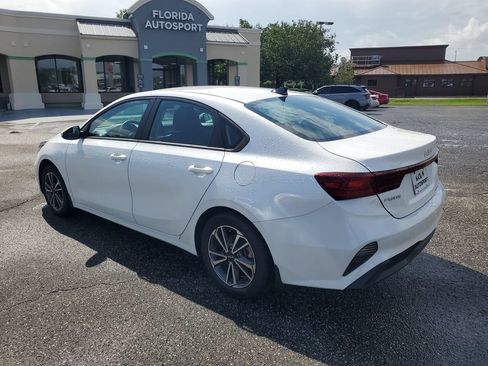 Used 2023 Kia Forte LXS FWD image 3