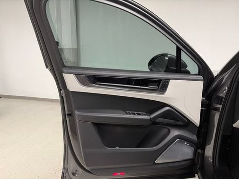Certified 2024 Porsche Cayenne S AWD/4WD image 37